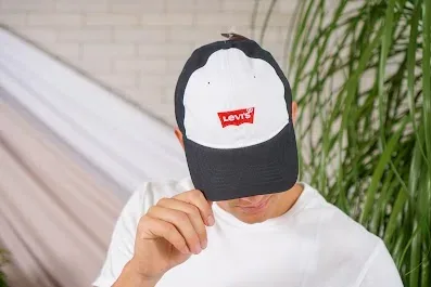 Gorra Levi´s para caballero color negro y blanco