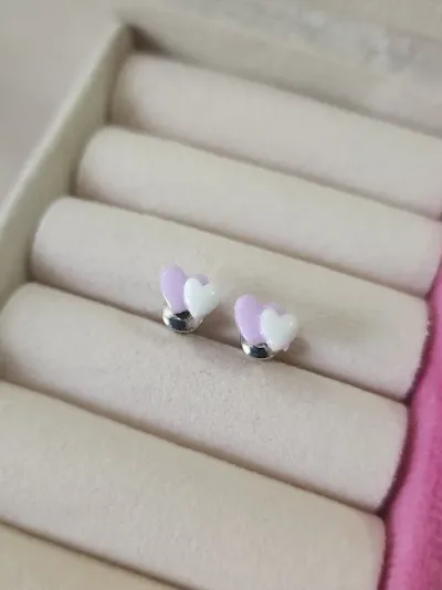 Par de aretes para dama diseño de corazones lila
