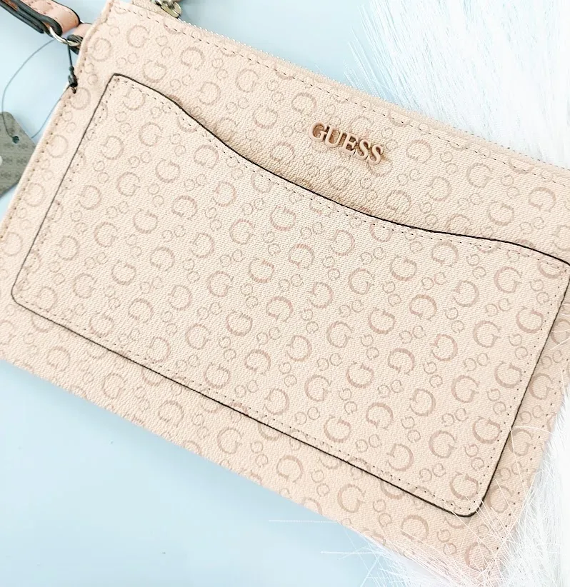 Cartera Guess para dama color rosa