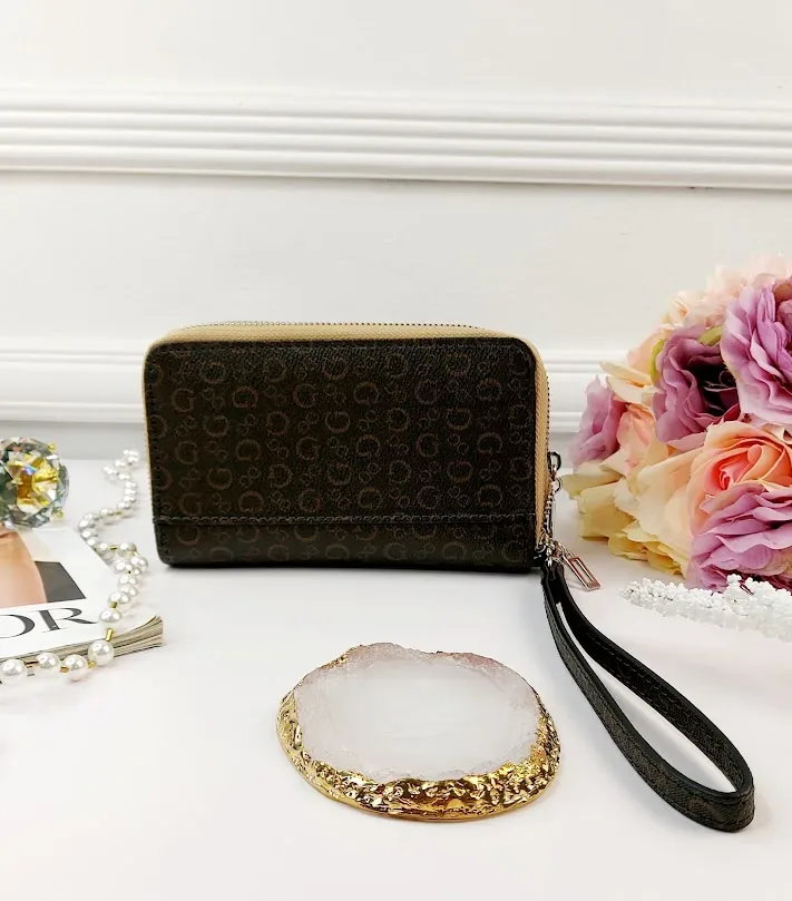 Cartera Guess para dama color café