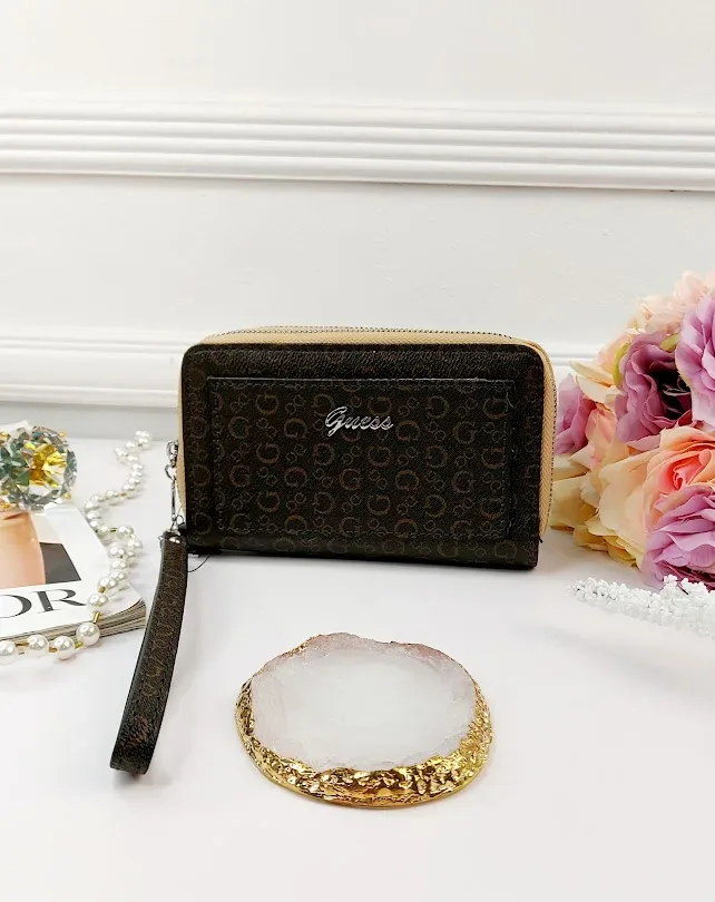 Cartera Guess para dama color café