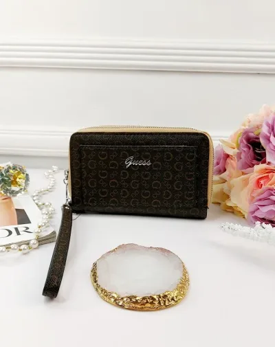 Cartera Guess para dama color café
