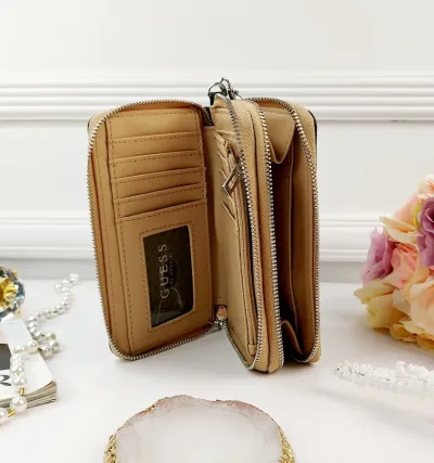 Cartera Guess para dama color café