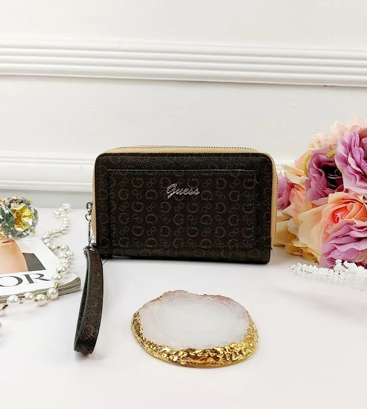 Cartera Guess para dama color café