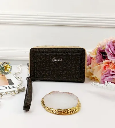 Cartera Guess para dama color café
