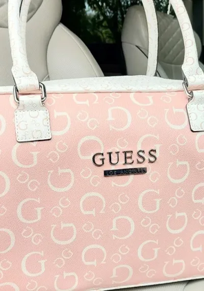 Bolso Guess para dama color rosa y blanco