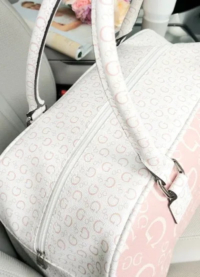 Bolso Guess para dama color rosa y blanco