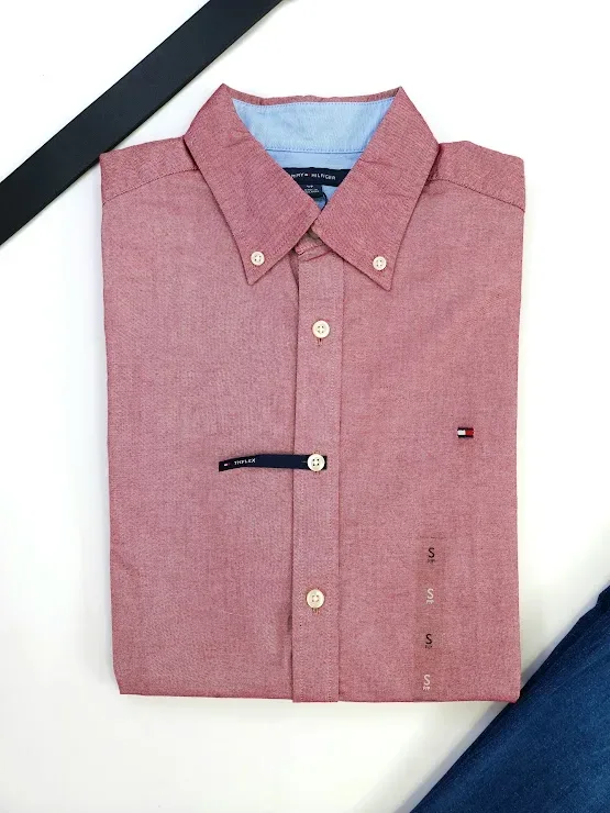 Camisa Tommy Hilfiger para caballero color vino claro