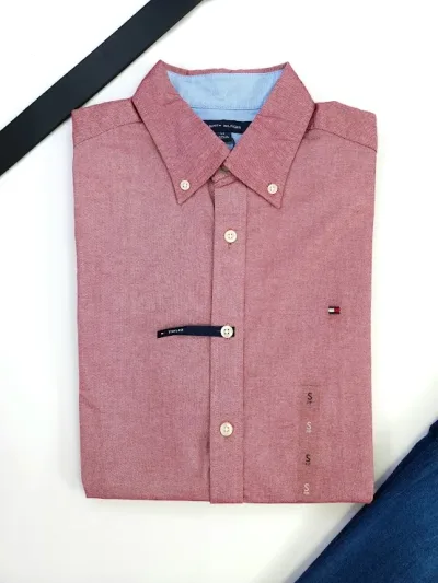 Camisa Tommy Hilfiger para caballero color vino claro