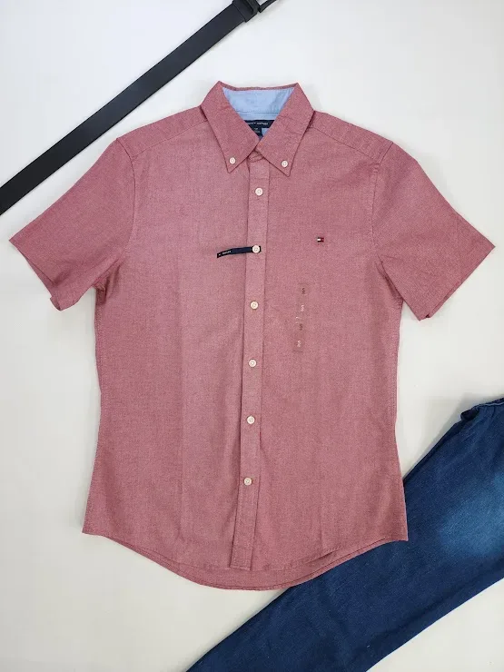 Camisa Tommy Hilfiger para caballero color vino claro