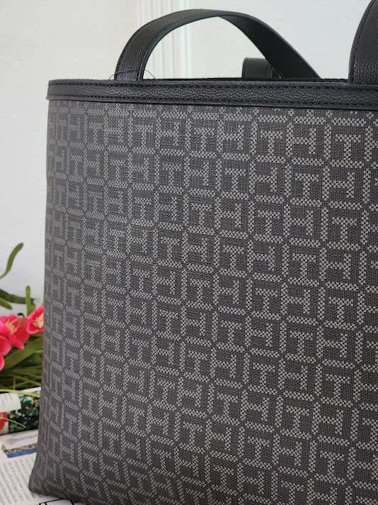 Bolso Tommy Hilfiger para dama 69JA562-0022B0 COLOR NEGRO