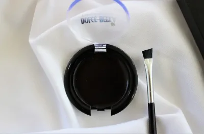 Pintura para cejas en gel Dolce Bella para dama
