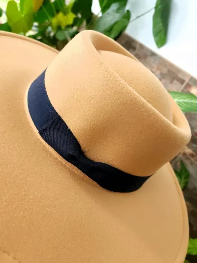 Sombrero para dama color café claro