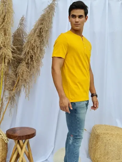 Camiseta Tommy Hilfiger para caballero color amarillo