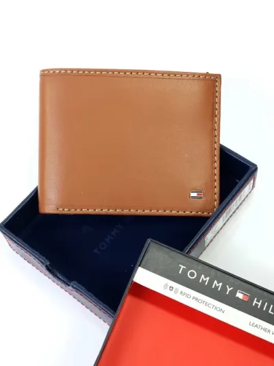 Billetera Tommy Hilfiger  para caballero color camel