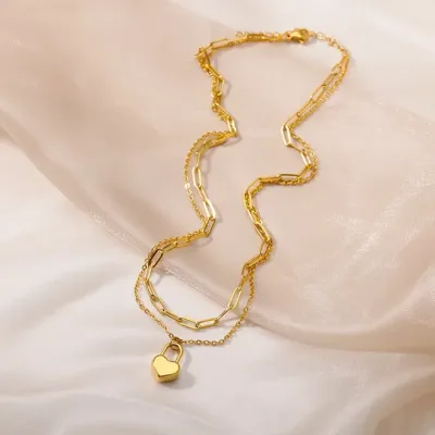 Cadena de acero inoxidable color dorado diseño corazón