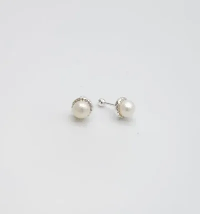 Aretes plata 925 para dama color plata diseño de bolita blanca
