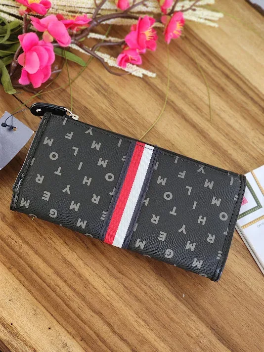 Cartera Tommy Hilfiger para dama 69J4084-97I0GK COLOR NEGRO
