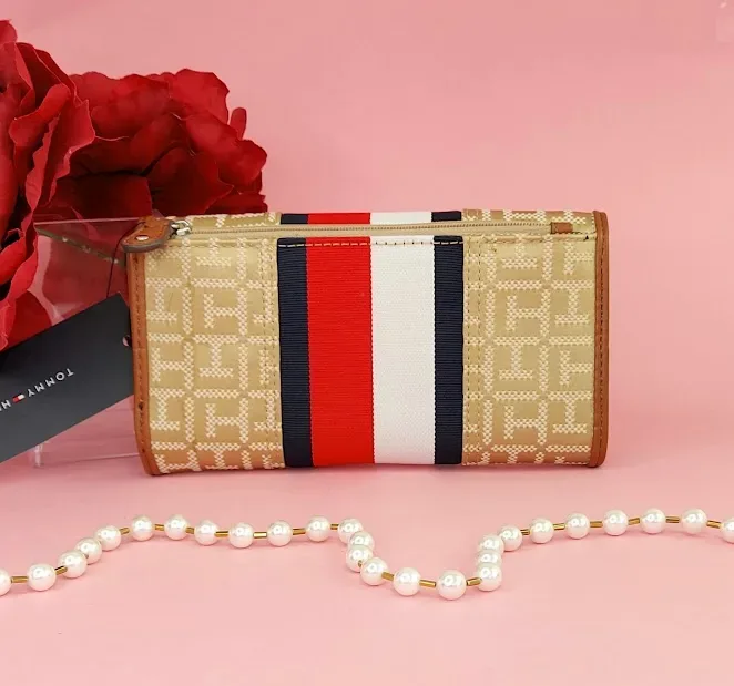 Cartera Tommy Hilfiger para dama color beige