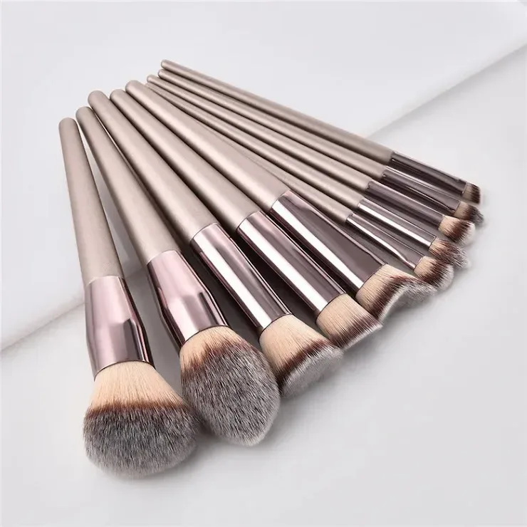 Set de brochas de maquillaje y estuche