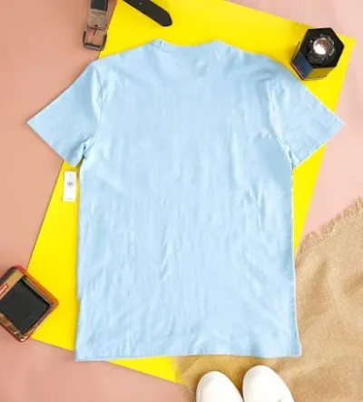 Camiseta GAP para caballero color celeste
