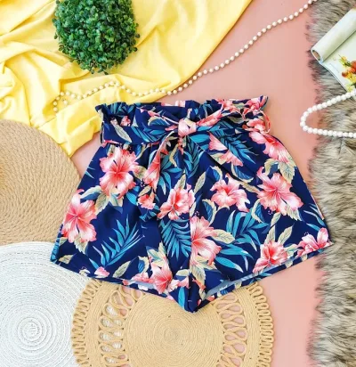 Short para dama diseño floral multicolor