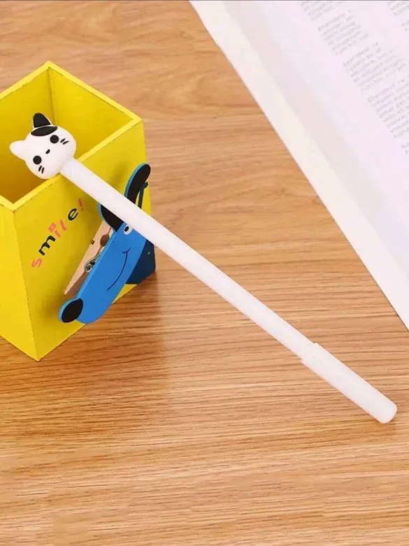Par de plumas con diseño de gatos al azar