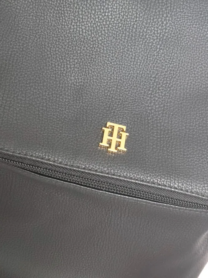 Bolso Tommy Hilfiger para dama color negro
