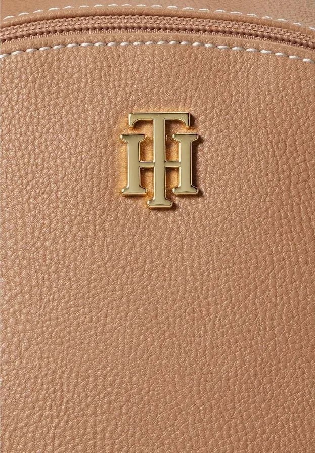 Bolso Tommy Hilfiger para dama color beige