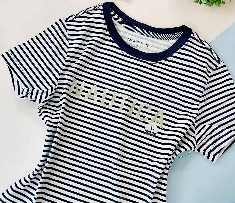 Camiseta Nautica para dama patrón a rayas blanco y azul
