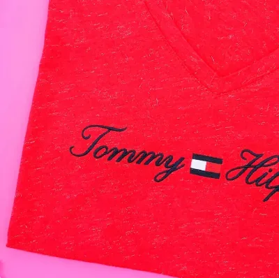Camiseta Tommy Hilfiger para dama color rojo con brillos