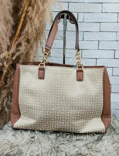 Bolso Tommy Hilfiger para dama color beige y camel