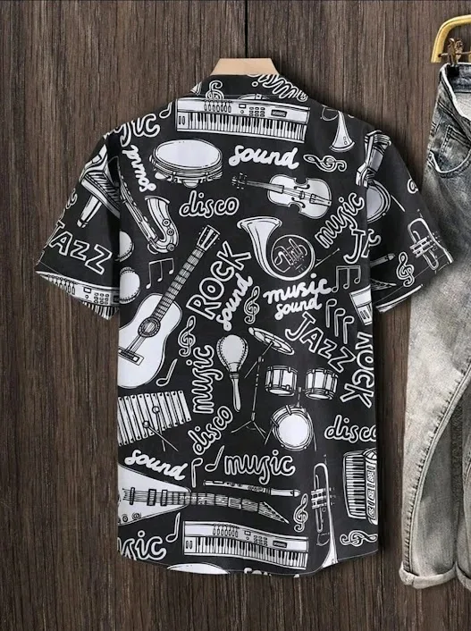 Camisa para caballero color negro con diseño musical.