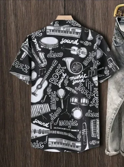 Camisa para caballero color negro con diseño musical.