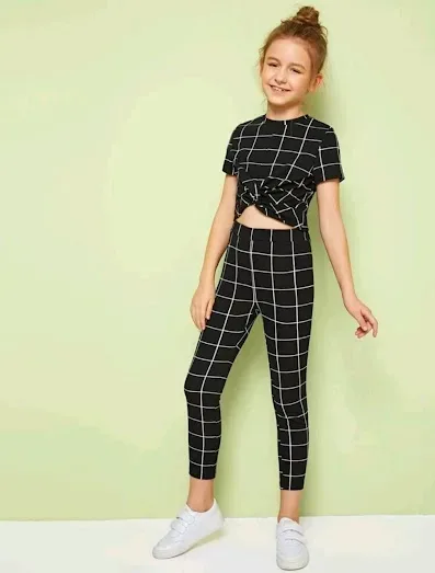 Conjunto para niña color negro y estampado de cuadro
