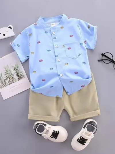 Conjunto para niño con diseño de carritos