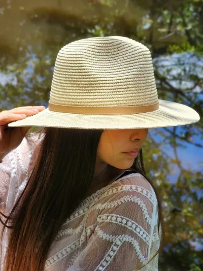Sombrero para dama color beige