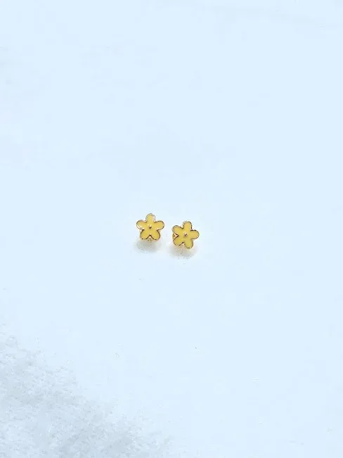 Par de aretes para dama diseño de flor amarilla