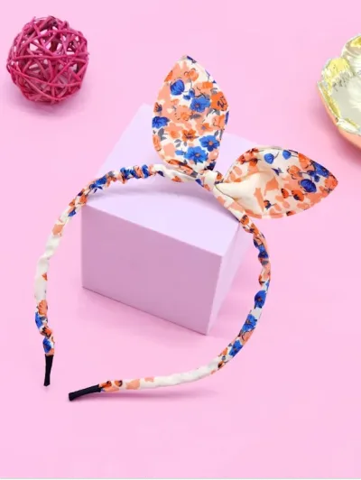 Diadema con diseño floreado