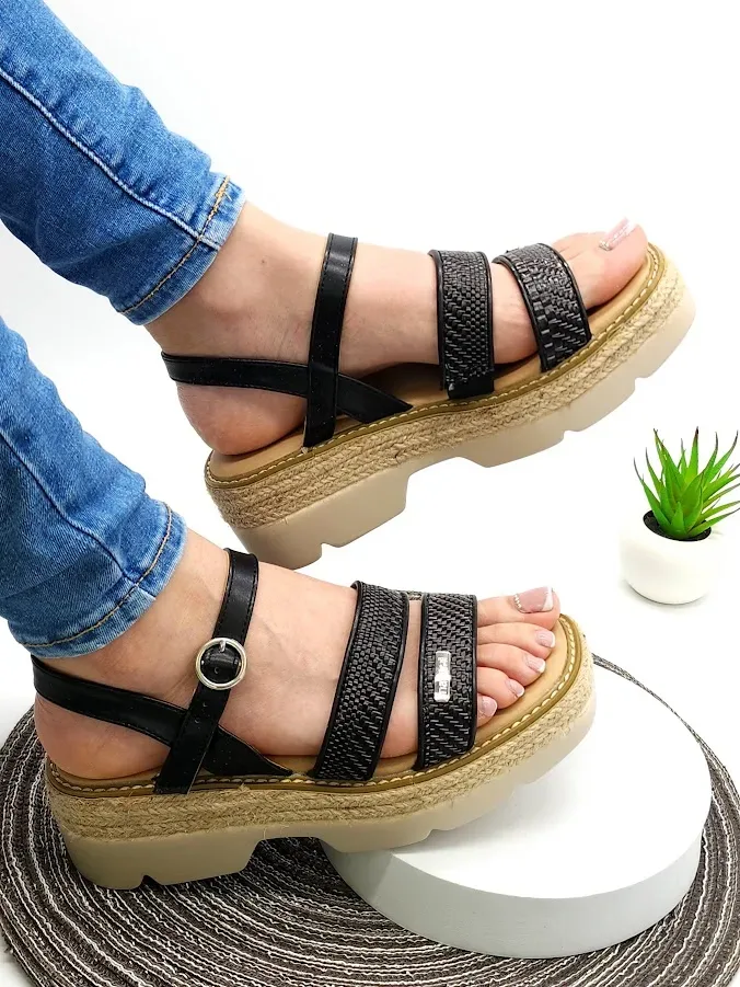 Sandalias para dama Berta Black Pu