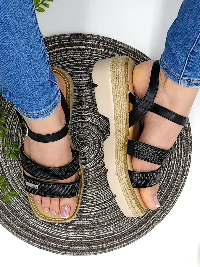 Sandalias para dama Berta Black Pu