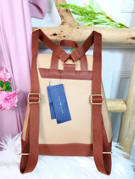 Mochila Tommy Hilfiger para dama color café
