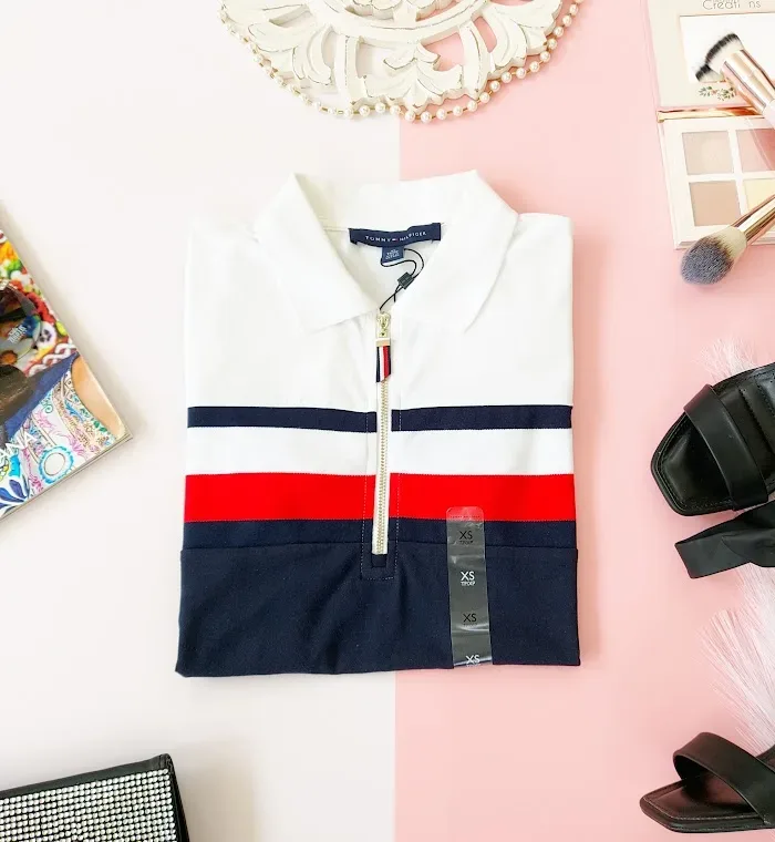 CamisetaTommy Hilfiger para dama color blanco, azul y rojo