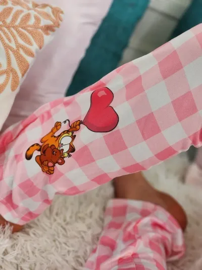 Pijama para dama con diseño de garfield