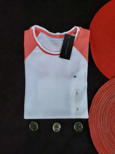 Camiseta Tommy Hilfiger para dama color blanco y coral