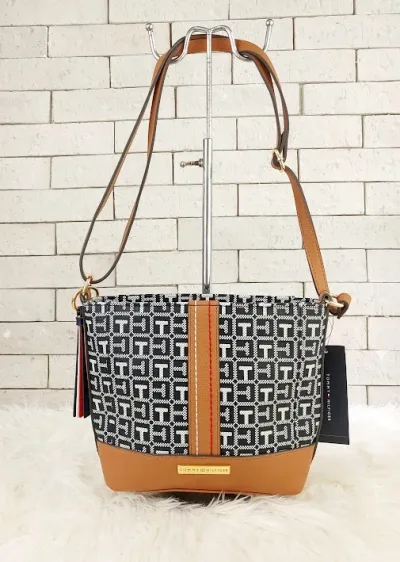 Bolso Tommy Hilfiger para dama color cafe