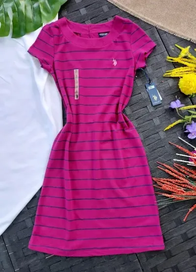 Vestido U.S Polo para dama color vino con rayas azules