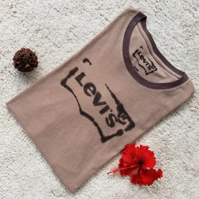 Camiseta Levi's para dama