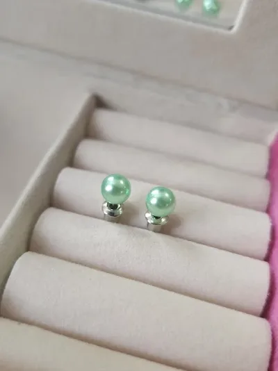 Par de aretes para dama diseño de bolita verde