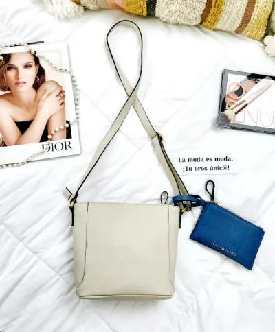 Bolso Tommy Hilfiger para dama color beige